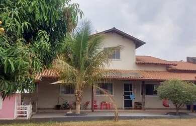 Imagem: A casa em condomínio possui 3 Dormitórios, 3 Banheiros, 5