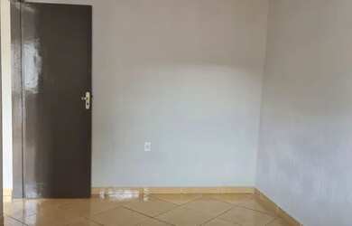 Imagem: A casa possui 2 Dormitórios, 1 Banheiro e está localizado