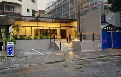 Imagem: O depósito possui 5 Vagas na garagem, 370m² de Área e está