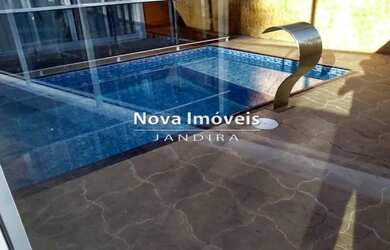 Imagem: A casa possui 4 Dormitórios, 5 Banheiros, 4 Vagas na garagem