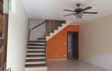 Imagem: A casa possui 3 Dormitórios, 2 Banheiros, 1 Vaga na garagem