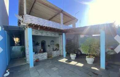 Imagem: A casa possui 3 Dormitórios, 3 Banheiros, 2 Vagas na garagem