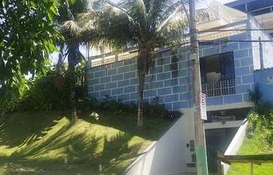 Imagem: A casa possui 4 Dormitórios, 3 Banheiros, 2 Vagas na garagem