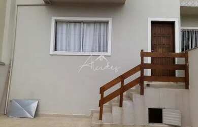 Imagem: A casa possui 3 Dormitórios, 2 Banheiros, 3 Vagas na garagem