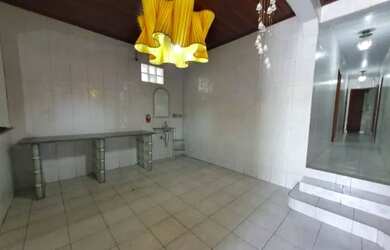 Imagem: A casa possui 4 Dormitórios, 3 Banheiros, 2 Vagas na garagem