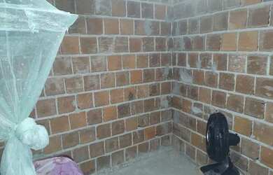 Imagem: A casa possui 3 Dormitórios, 1 Banheiro, 12m² de Área e