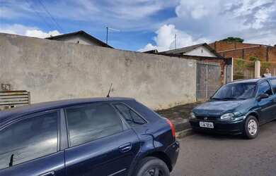 Imagem: A casa possui 2 Dormitórios, 1 Banheiro, 4 Vagas na garagem