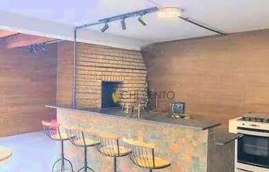 Imagem: A casa possui 5 Dormitórios, 4 Banheiros, 4 Vagas na garagem