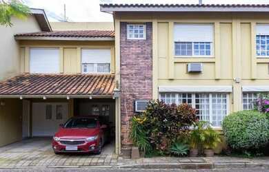 Imagem: A casa em condomínio possui 3 Dormitórios, 2 Banheiros, 2