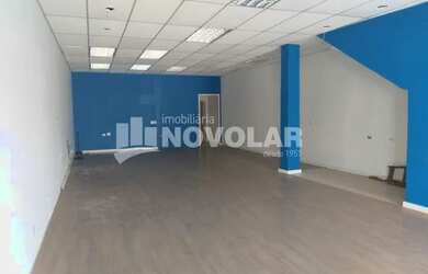 Imagem: O depósito possui 4 Vagas na garagem, 120m² de Área e está