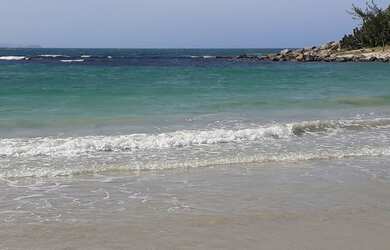 Imagem: A casa possui 3 Dormitórios e 2 Vagas na garagem e está localizado