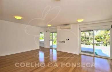 Imagem: A casa em condomínio e possui 4 Dormitórios, Suítes, 5 Banheiros