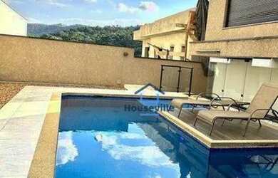 Imagem: A casa em condomínio possui 4 Dormitórios, 5 Banheiros, 2