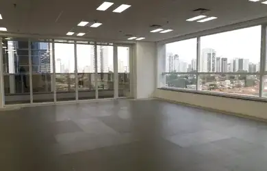 Imagem: O depósito possui 5 Vagas na garagem, 540m² de Área, Imóvel