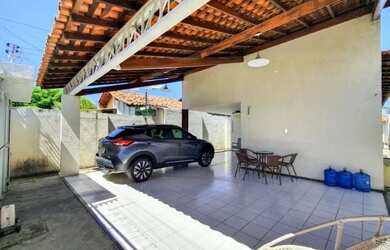 Imagem: A casa possui 3 Dormitórios, 3 Banheiros, 3 Vagas na garagem