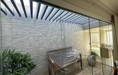 Imagem: A casa possui 3 Dormitórios, 1 Banheiro, 4 Vagas na garagem