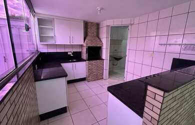 Imagem: A casa em condomínio possui 3 Dormitórios, 2 Banheiros, 2