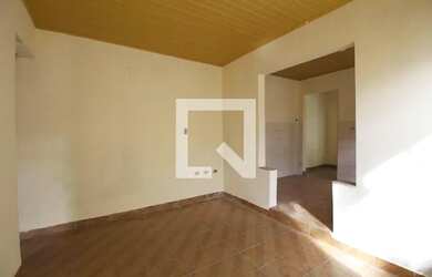 Imagem: A casa possui 2 Dormitórios, 1 Banheiro, 1 Vaga na garagem