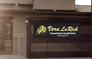 Imagem: A casa possui 2 Dormitórios, 2 Banheiros, 2 Vagas na garagem