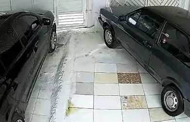 Imagem: A casa possui 1 Dormitório, 1 Banheiro, 2 Vagas na garagem