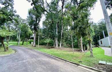 Imagem: O terreno possui 1.083m² de Área e está localizado em Gramado