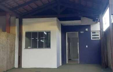 Imagem: A casa possui 3 Dormitórios, 2 Vagas na garagem, 140m² de
