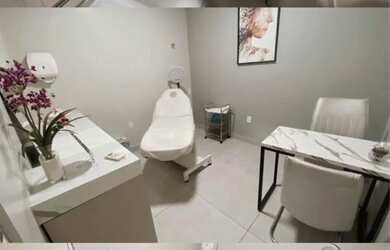 Imagem: O depósito possui 4 Vagas na garagem, 16m² de Área, Imóvel