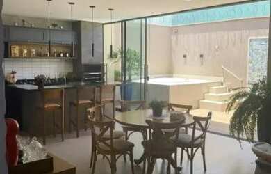 Imagem: A casa possui 3 Dormitórios e está localizado em Quintas