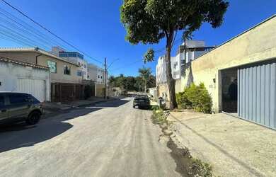 Imagem: A casa possui 2 Dormitórios, 2 Banheiros, 1 Vaga na garagem