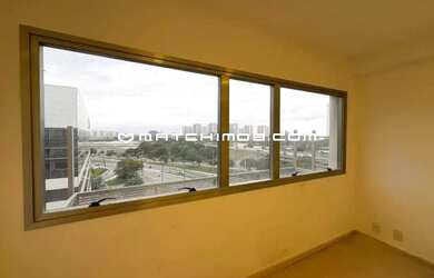 Imagem: O depósito possui 1 Vaga na garagem, 3.131m² de Área e está