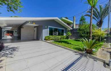 Imagem: A casa possui 3 Dormitórios, 4 Banheiros, 4 Vagas na garagem