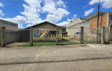 Imagem: A casa possui 3 Dormitórios, 2 Banheiros, 1 Vaga na garagem