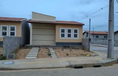 Imagem: A casa em condomínio possui 2 Dormitórios, 1 Banheiro, 2 Vagas