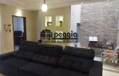 Imagem: A casa possui 5 Dormitórios, 1 Banheiro, 3 Vagas na garagem