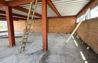 Imagem 9: Prédio/Edifício inteiro para aluguel possui 340 metros quadrados