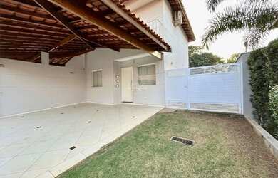 Imagem: A casa em condomínio possui 3 Dormitórios, 3 Banheiros, 2