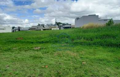 Imagem: O terreno possui 300m² de Área e está localizado em Guedes