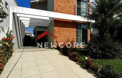 Imagem: A casa possui 4 Dormitórios, 4 Banheiros, 3 Vagas na garagem