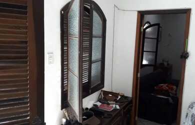 Imagem: A casa possui 1 Dormitório, 1 Banheiro, 1 Vaga na garagem