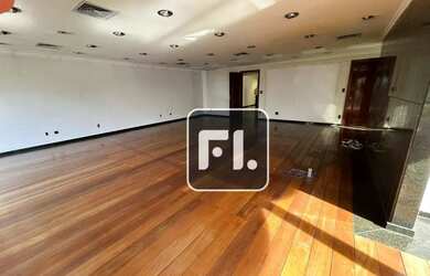 Imagem: O depósito possui 5 Vagas na garagem, 352m² de Área e está