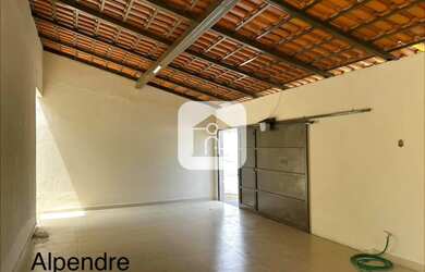 Imagem: A casa possui 3 Dormitórios, 3 Banheiros, 2 Vagas na garagem