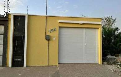 Imagem: A casa possui 2 Dormitórios, 2 Banheiros, 2 Vagas na garagem