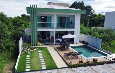 Imagem: A casa em condomínio possui 4 Dormitórios, 4 Banheiros, 2