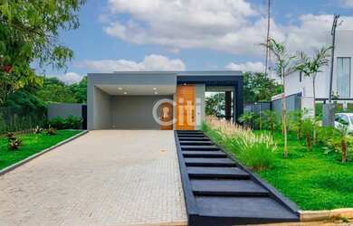 Imagem: A casa em condomínio possui 3 Dormitórios, 2 Banheiros, 4