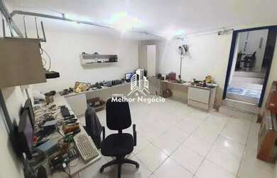 Imagem: A casa possui 5 Dormitórios, 3 Banheiros, 3 Vagas na garagem