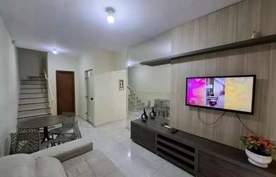 Imagem: A casa possui 2 Dormitórios, 3 Banheiros, 2 Vagas na garagem