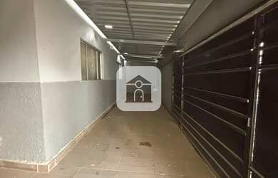 Imagem: A casa possui 4 Dormitórios, 4 Banheiros, 2 Vagas na garagem