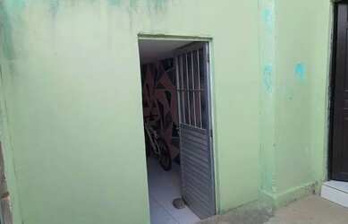 Imagem: A casa possui 3 Dormitórios e 2 Banheiros e está localizado