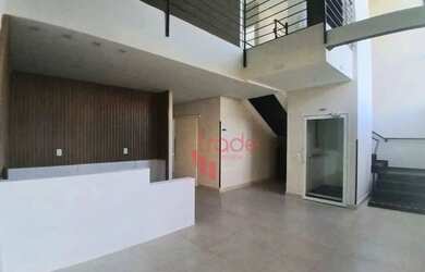 Imagem: O depósito possui 3 Vagas na garagem, 288m² de Área e está