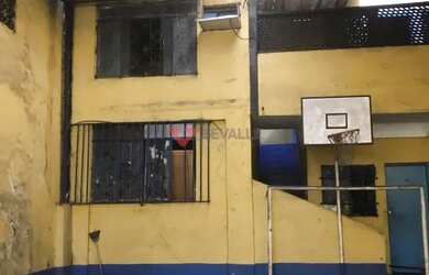 Imagem: A casa possui 5 Dormitórios, 5 Banheiros, 3 Vagas na garagem